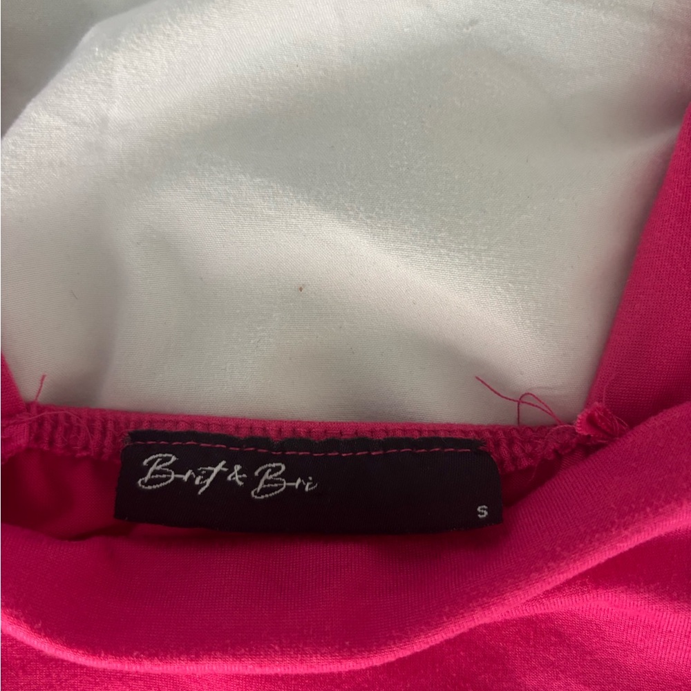 Vibrant Pink Sleeveless Tank Top - Picture 2 of 3